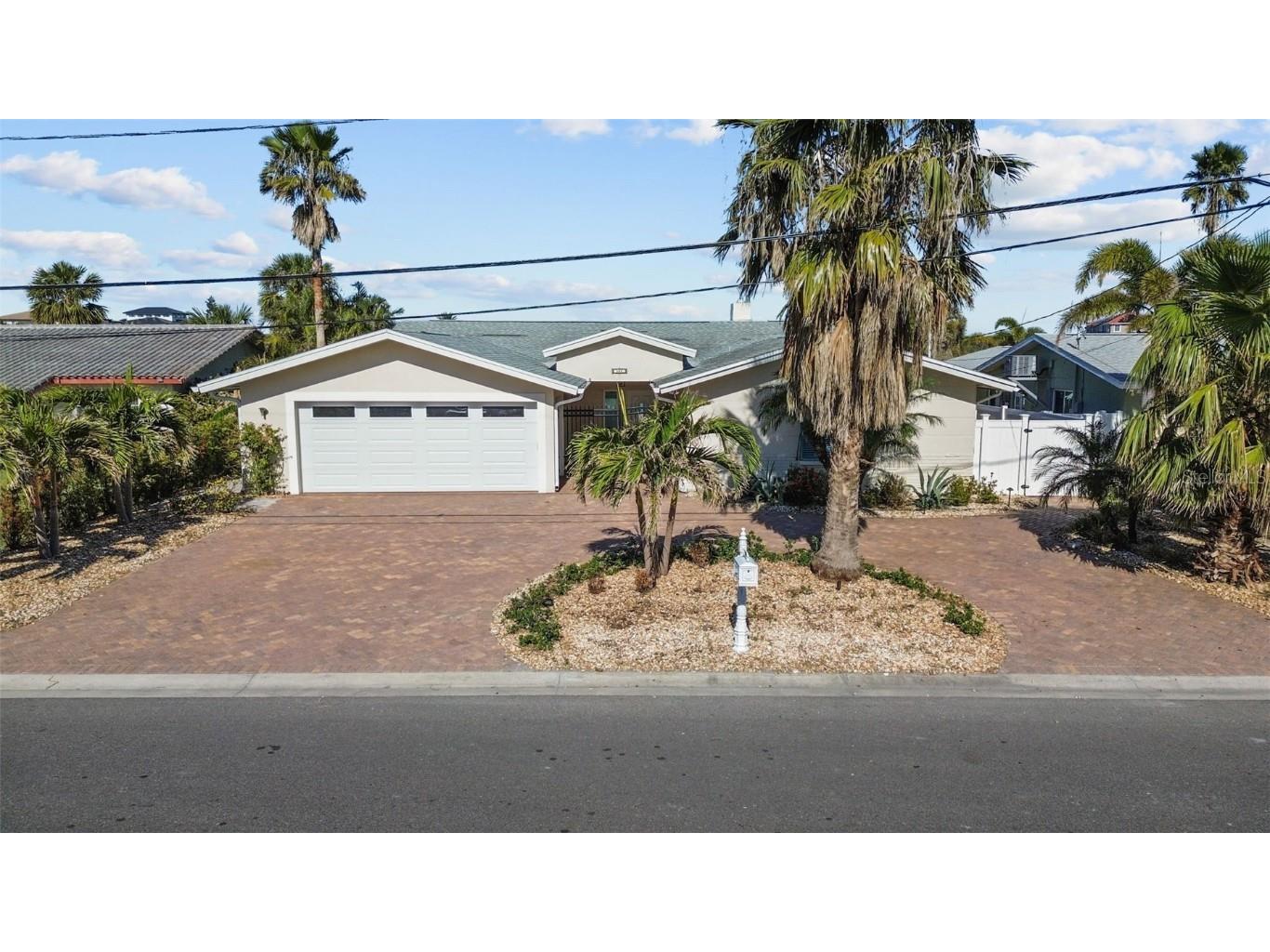 602 Flamingo Drive Madeira Beach FL 33708 - BOCA CIEGA BAY TB8329001 image1