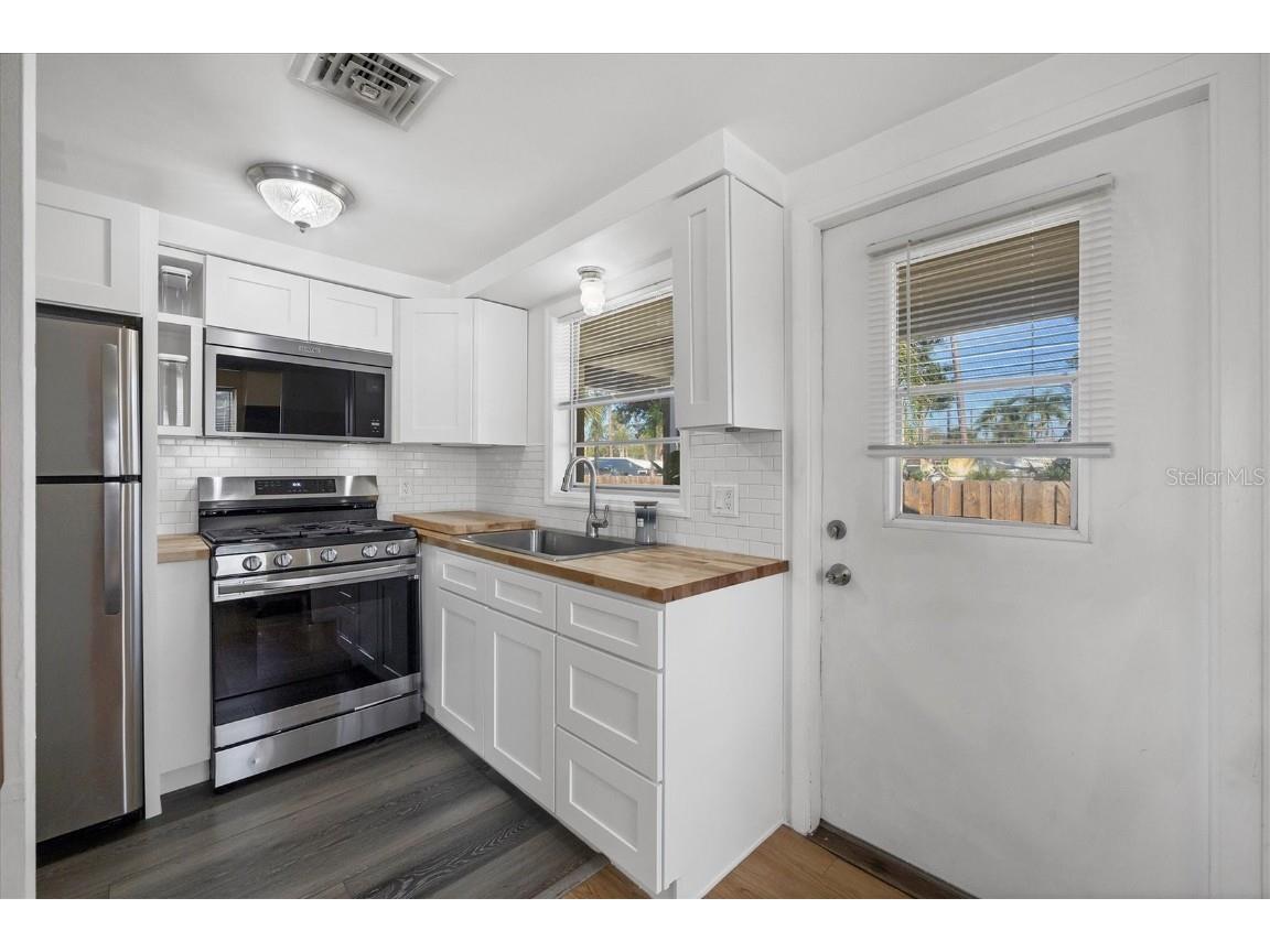 602 W Perry Street Englewood FL 34223 D6144317 image5