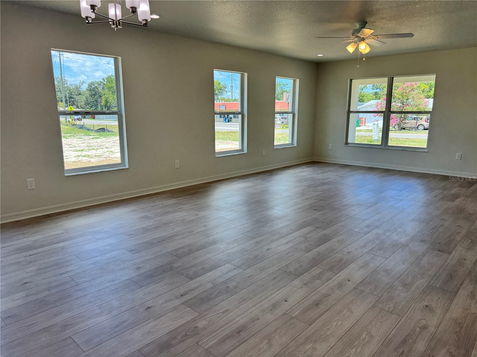 6020 12th Street Zephyrhills FL 33542 TB8519622 image32