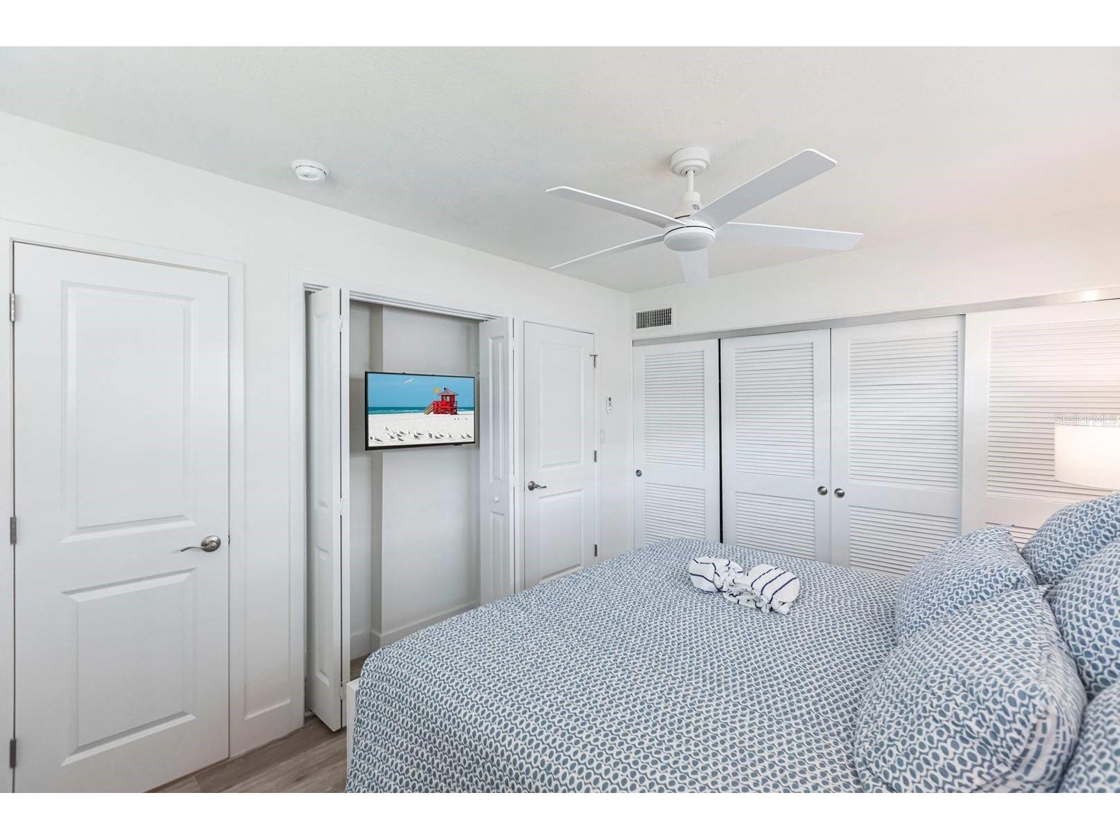 6020 Midnight Pass Road #5 Sarasota FL 34242 TB8466989 image13
