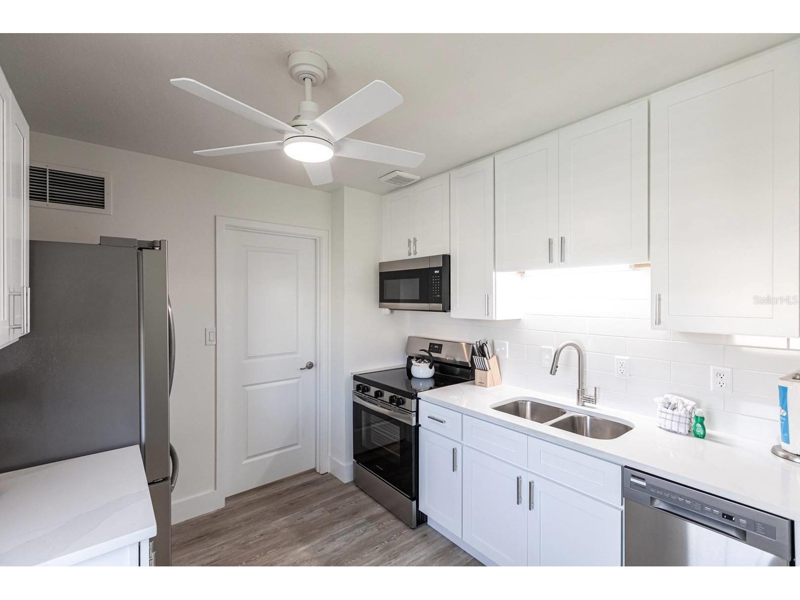 6020 Midnight Pass Road #5 Sarasota FL 34242 TB8466989 image5