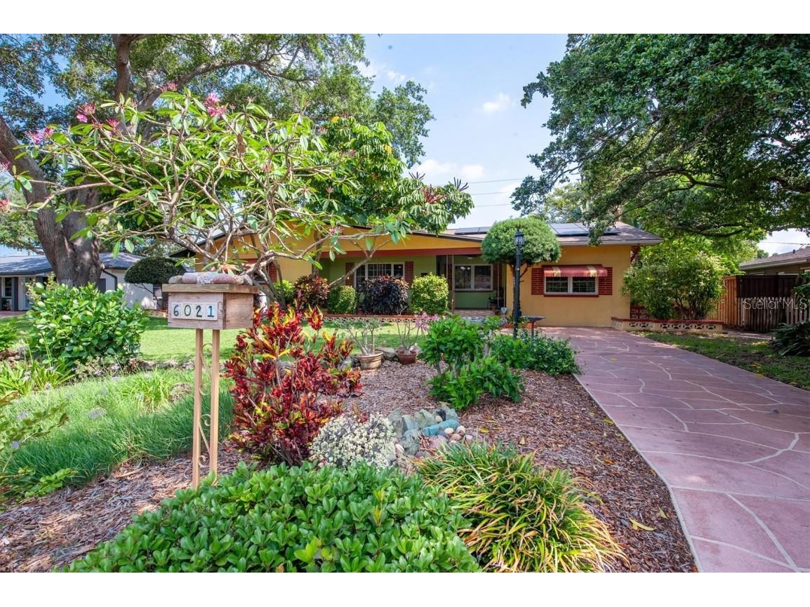 6021 Dartmouth Avenue N Saint Petersburg FL 33710 U8238247 image1