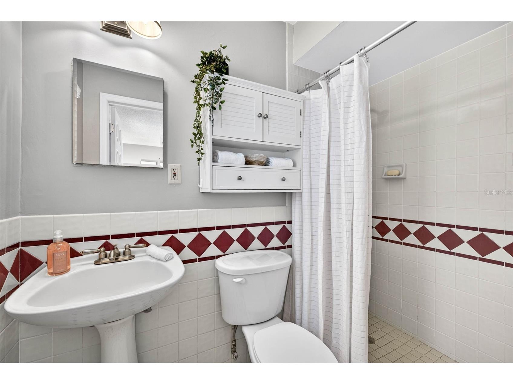 6035 19th Street NE Saint Petersburg FL 33703 TB8521077 image18
