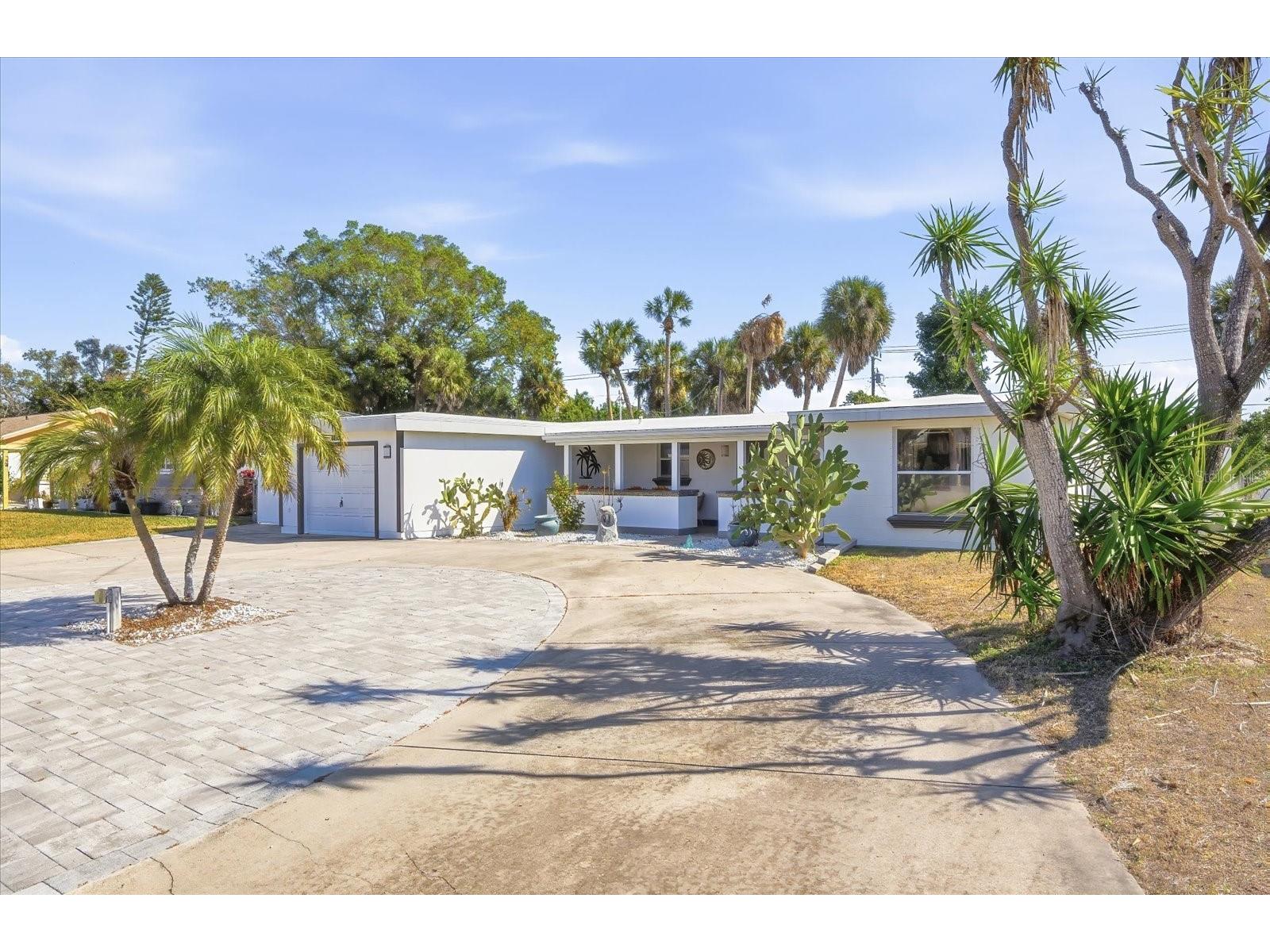 6035 Hopkins Drive N Bradenton FL 34207 A4682248 image1
