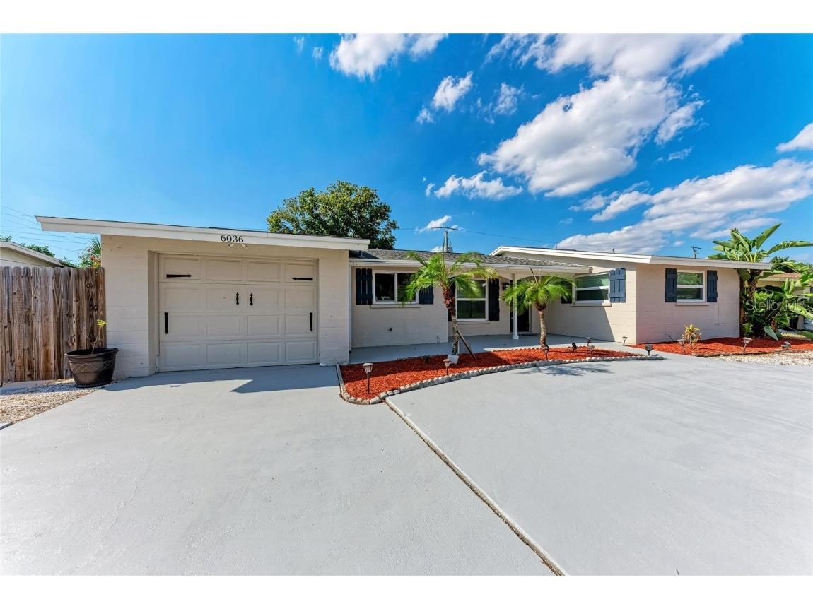 6036 Hopkins Drive N Bradenton FL 34207 A4672482 image1