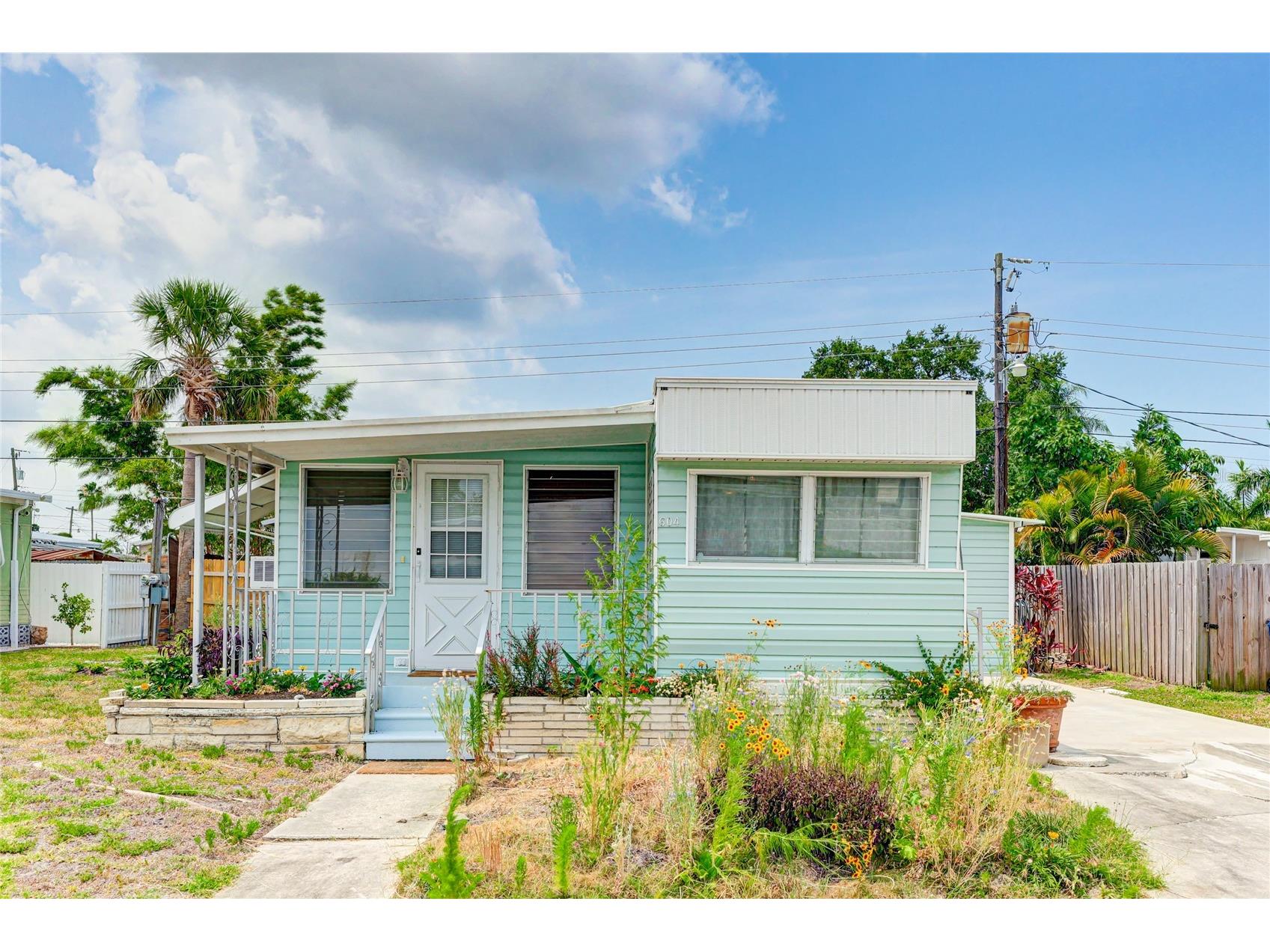 604 49th Avenue Drive W Bradenton FL 34207 A4693073 image1