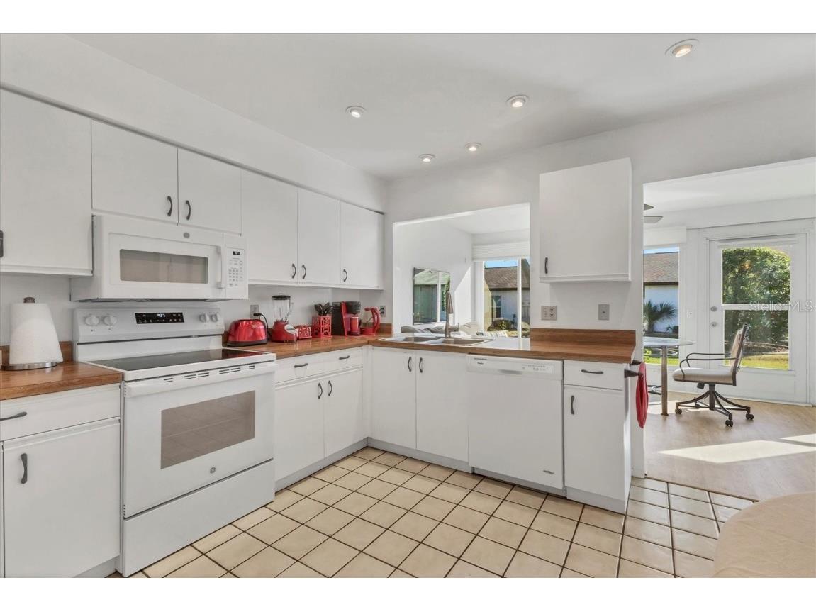 604 Chestnut Lane Englewood FL 34223 D6144776 image4