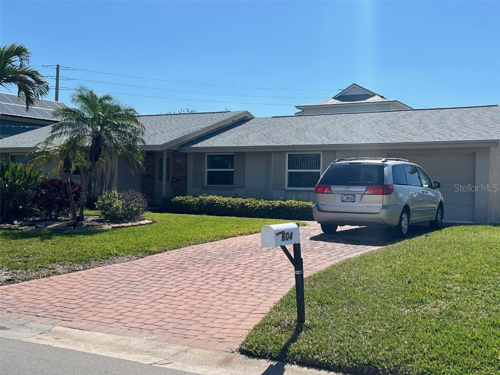 604 Dundee Lane Holmes Beach FL 34217 A4641817 image1