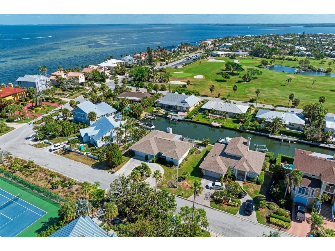 604 North Point Dr Holmes Beach FL 34217 A4551875 image1