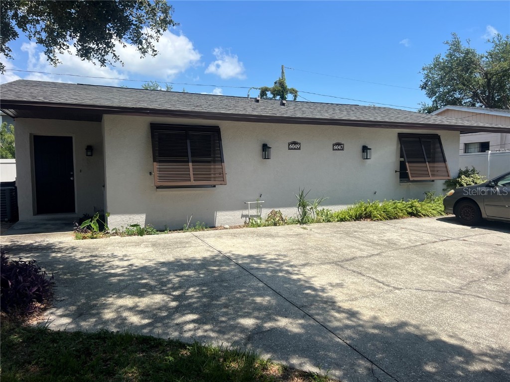 6047 & 6049 32nd Street N Saint Petersburg FL 33714 TB8387081 image1