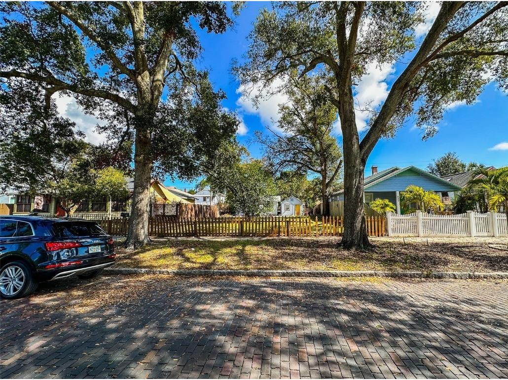 605 15th Street N Saint Petersburg FL 33705 A4557934 image1