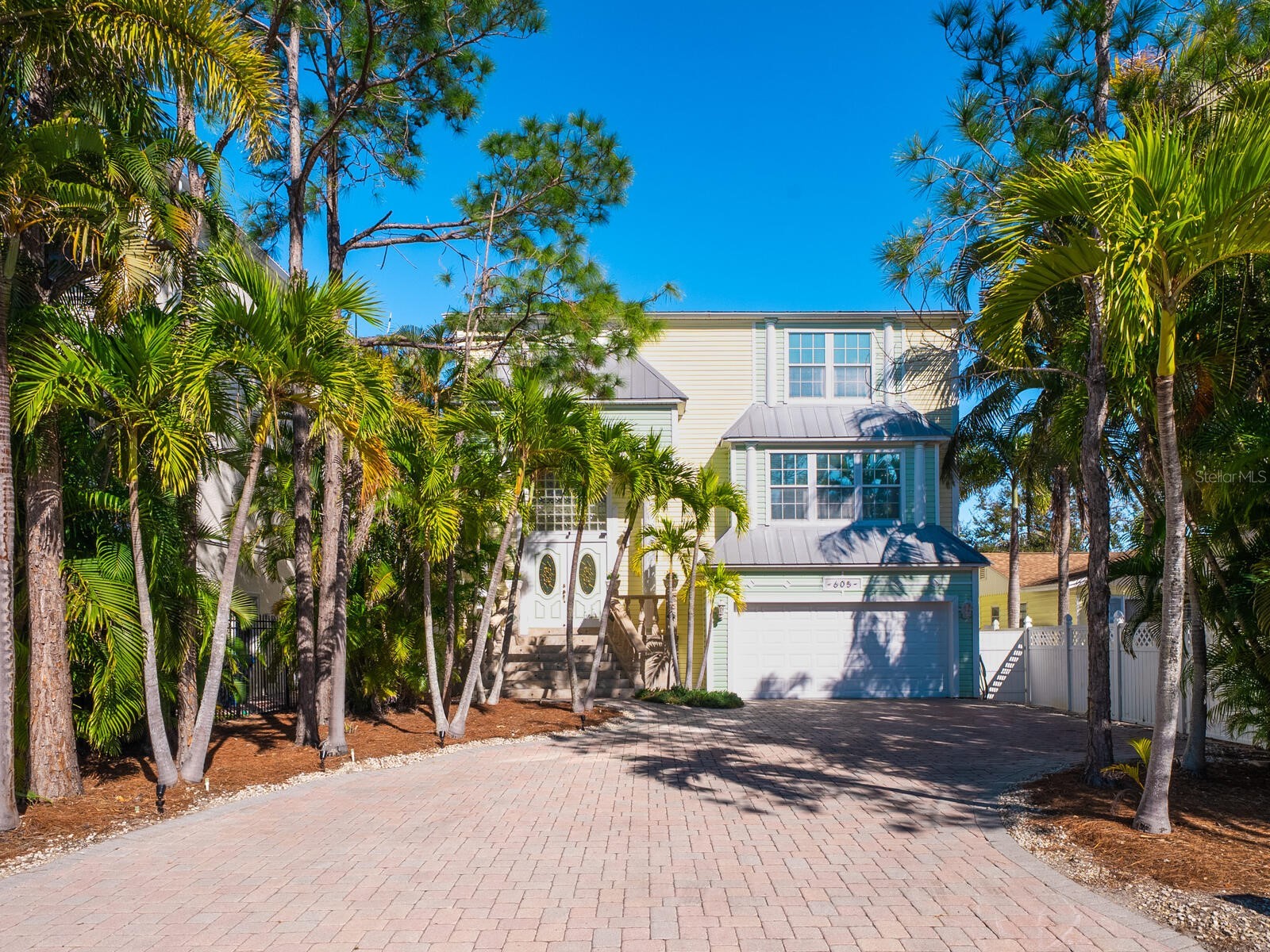 605 Avenida De Mayo Sarasota FL 34242 - GRAND CANAL A4681389 image1