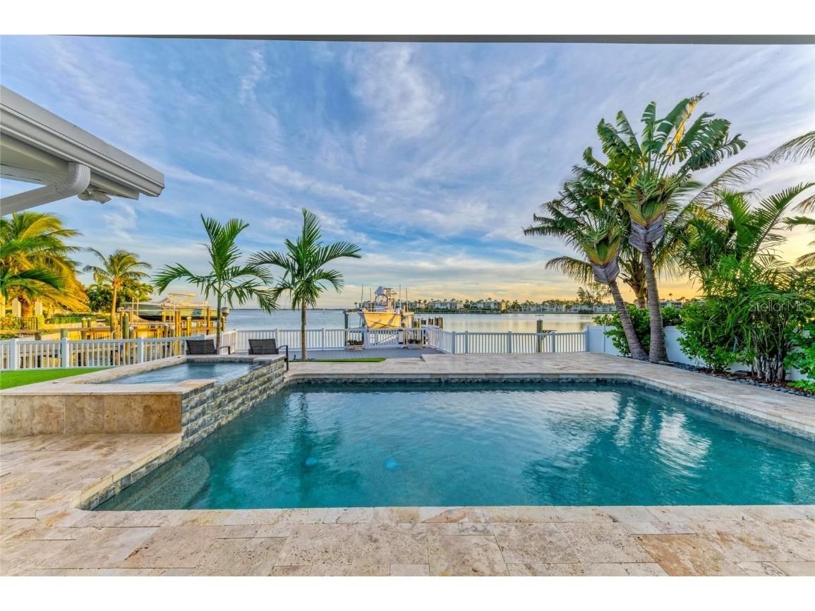 605 Key Royale Drive Holmes Beach FL 34217 - GULF OF MEXICO A4670953 image11
