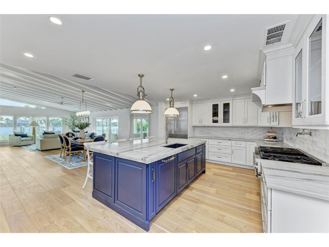 605 Key Royale Drive Holmes Beach FL 34217 - GULF OF MEXICO A4670953 image16