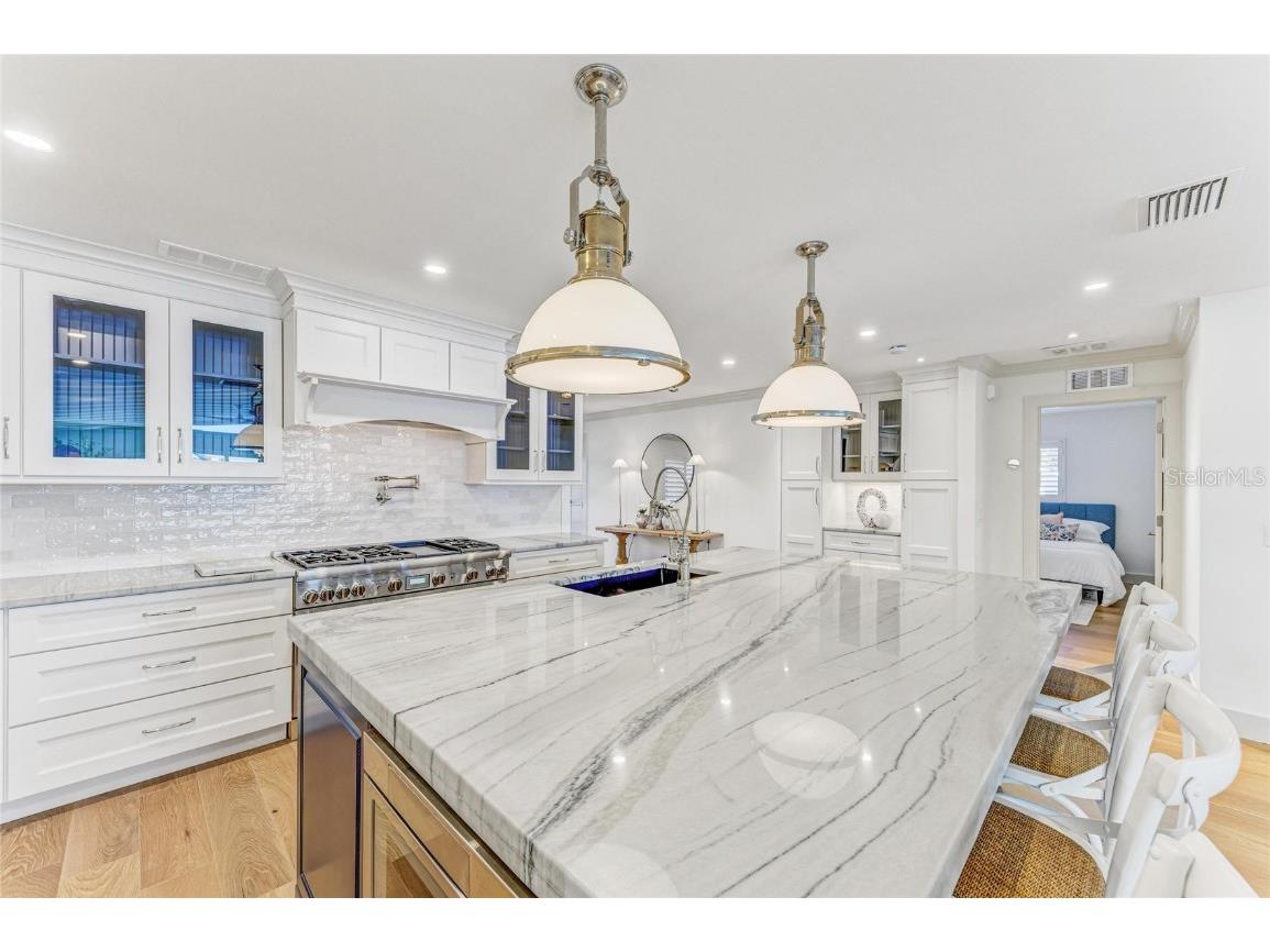 605 Key Royale Drive Holmes Beach FL 34217 - GULF OF MEXICO A4670953 image17