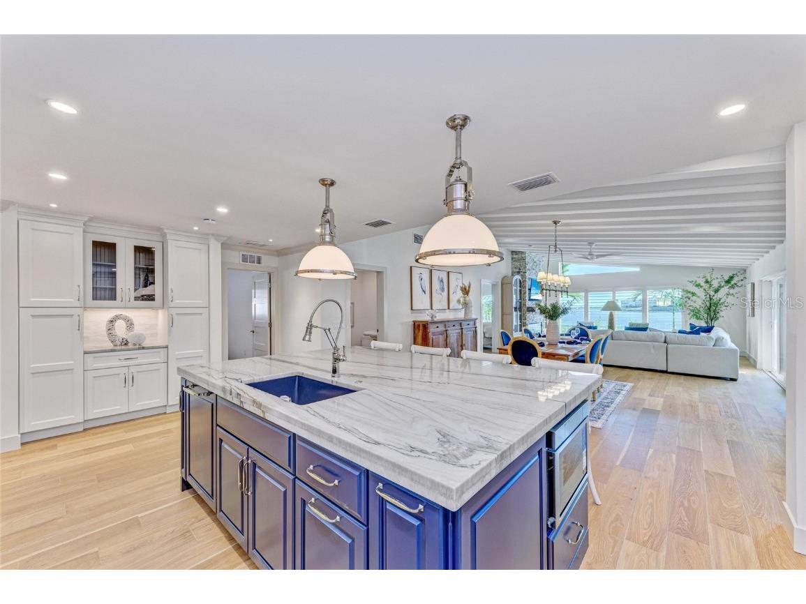 605 Key Royale Drive Holmes Beach FL 34217 - GULF OF MEXICO A4670953 image22