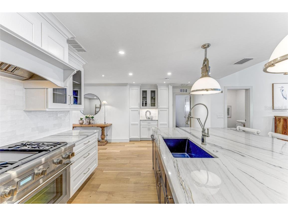 605 Key Royale Drive Holmes Beach FL 34217 - GULF OF MEXICO A4670953 image24