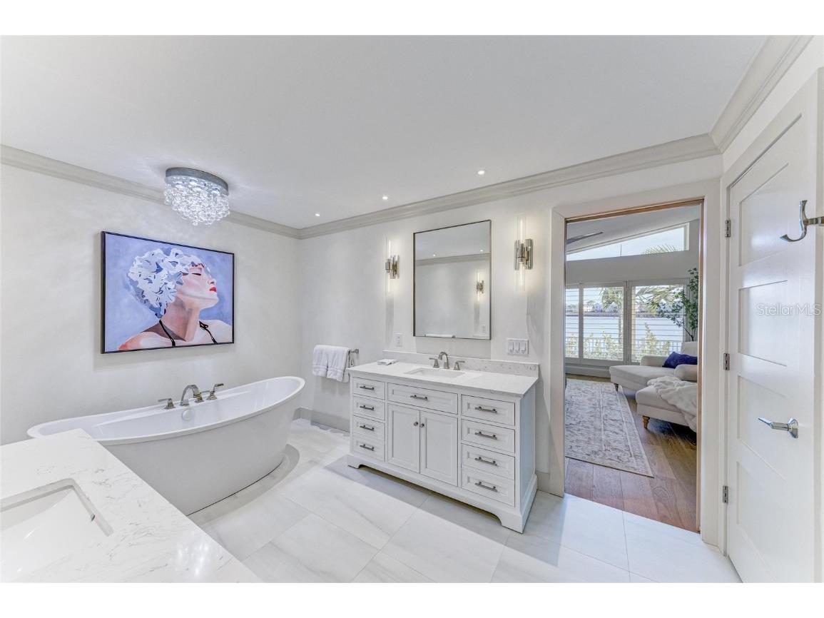 605 Key Royale Drive Holmes Beach FL 34217 - GULF OF MEXICO A4670953 image45