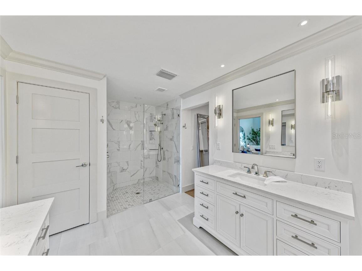 605 Key Royale Drive Holmes Beach FL 34217 - GULF OF MEXICO A4670953 image47