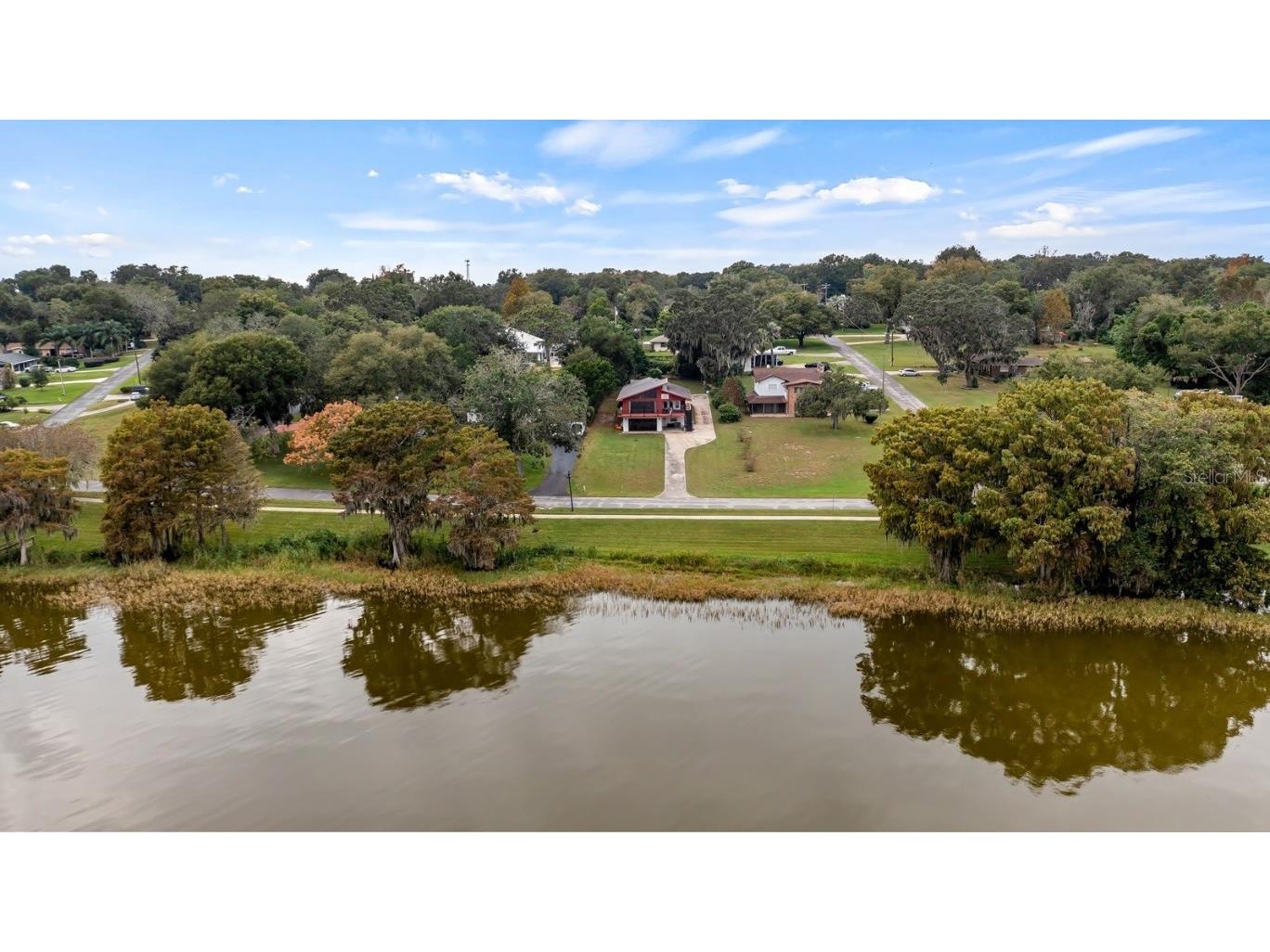 605 N Lakeshore Boulevard Howey In The Hills FL 34737 - LITTLE LAKE HARRIS G5075979 image1