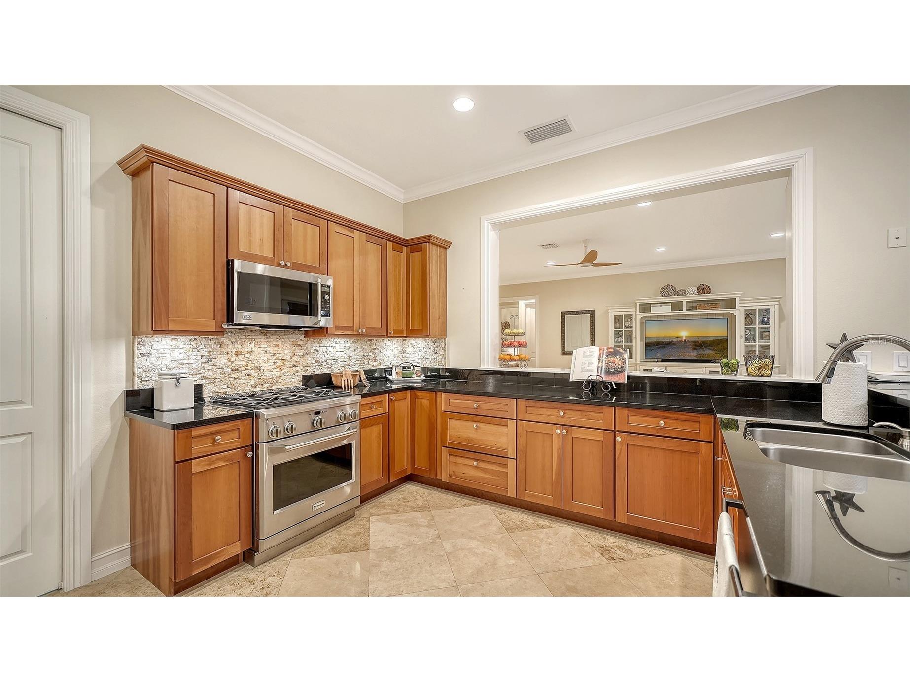 605 N Point Drive Holmes Beach FL 34217 - BIMINI BAY A4683720 image35