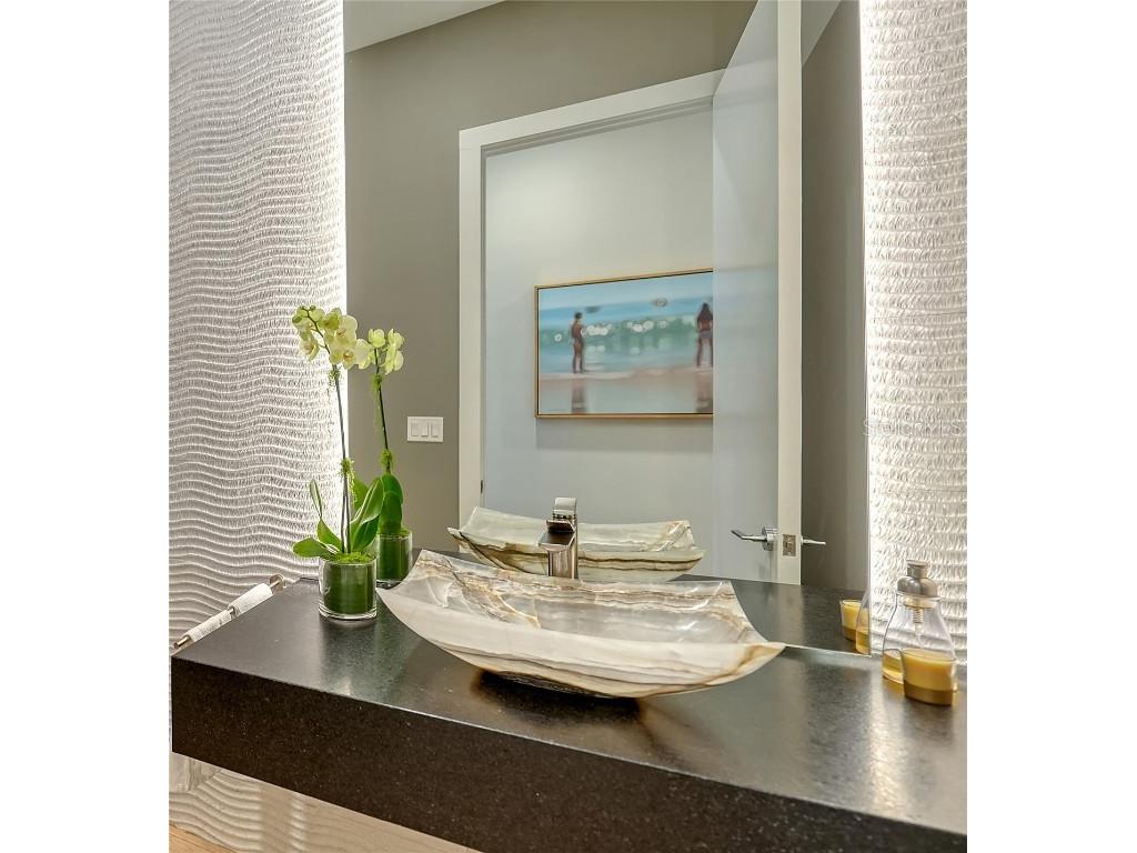 605 S Gulfstream Avenue #12 Sarasota FL 34236 A4665044 image29