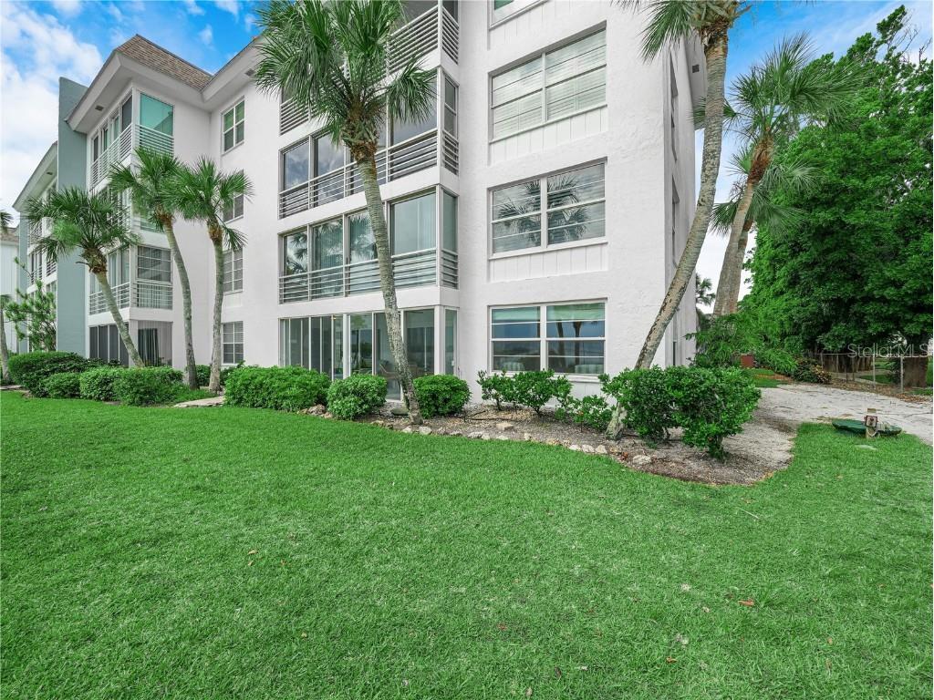605 Sutton Place #101 Longboat Key FL 34228 - SARASOTA BAY/INTERCOASTAL P4935568 image1