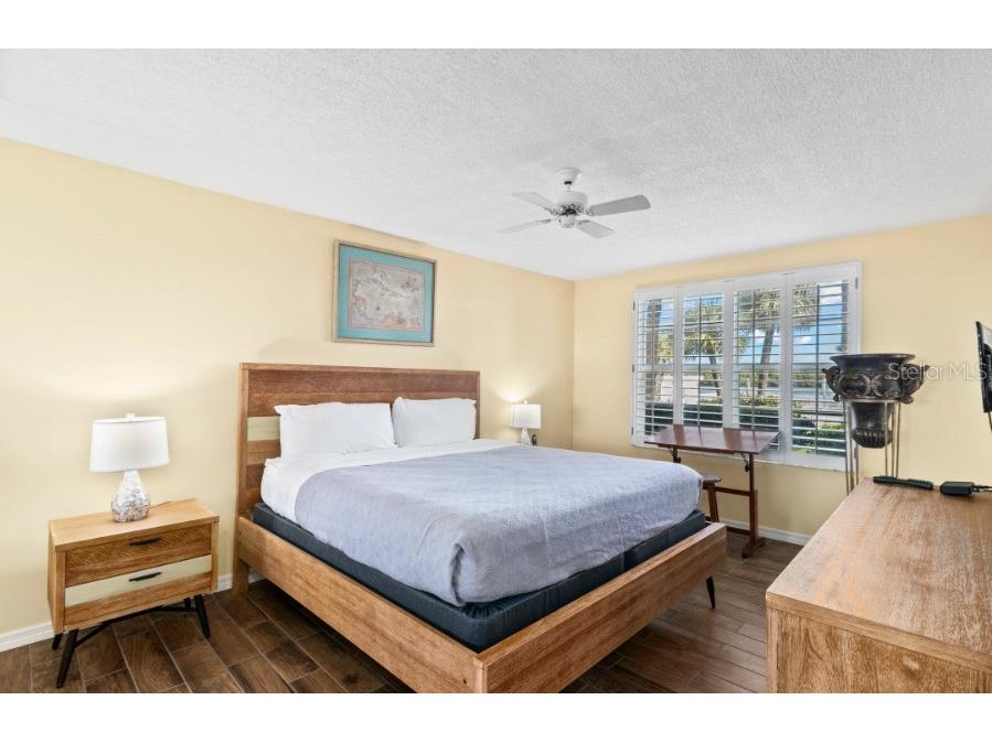 605 Sutton Place #102 Longboat Key FL 34228 A4681310 image12