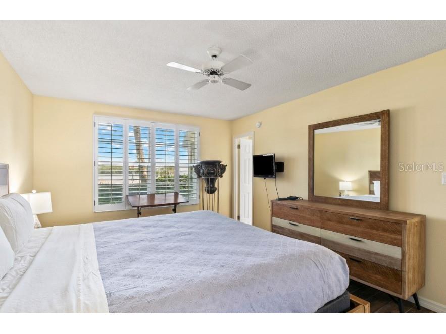 605 Sutton Place #102 Longboat Key FL 34228 A4681310 image13
