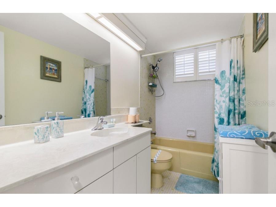 605 Sutton Place #102 Longboat Key FL 34228 A4681310 image18