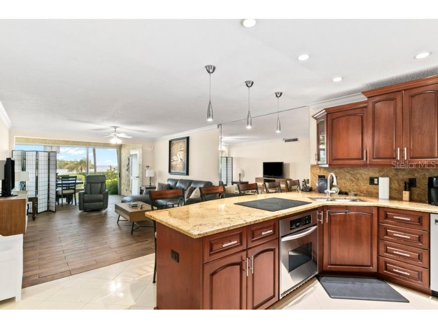 605 Sutton Place #102 Longboat Key FL 34228 A4681310 image9