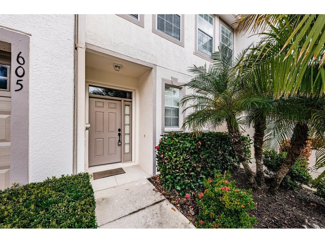 605 Vallance Way NE Saint Petersburg FL 33716 - COMMUNITY LARGE POND TB8460705 image1