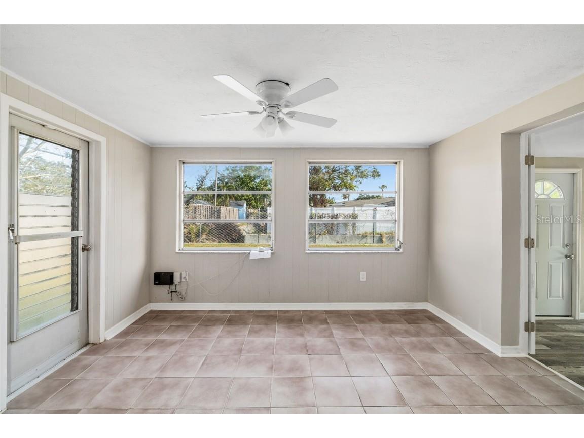 6051 Carlton Avenue Sarasota FL 34231 A4676785 image11