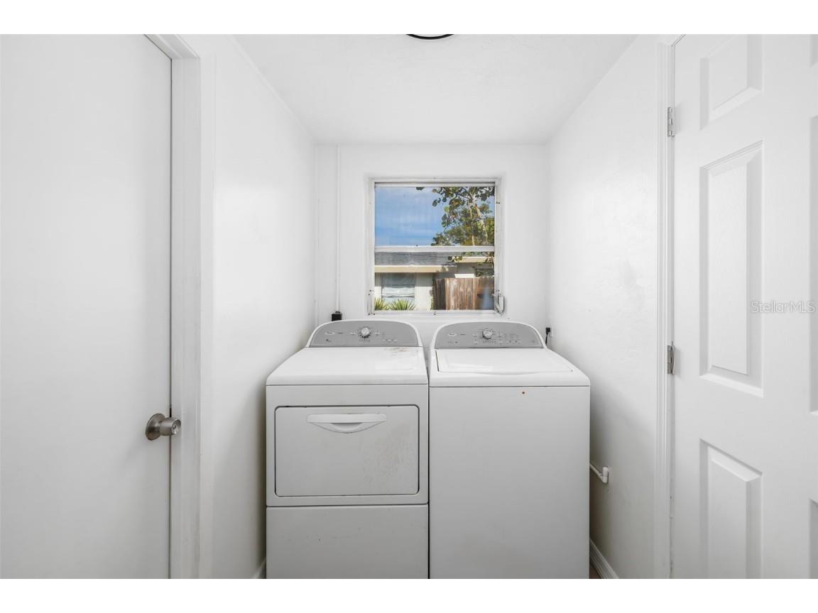 6051 Carlton Avenue Sarasota FL 34231 A4676785 image15