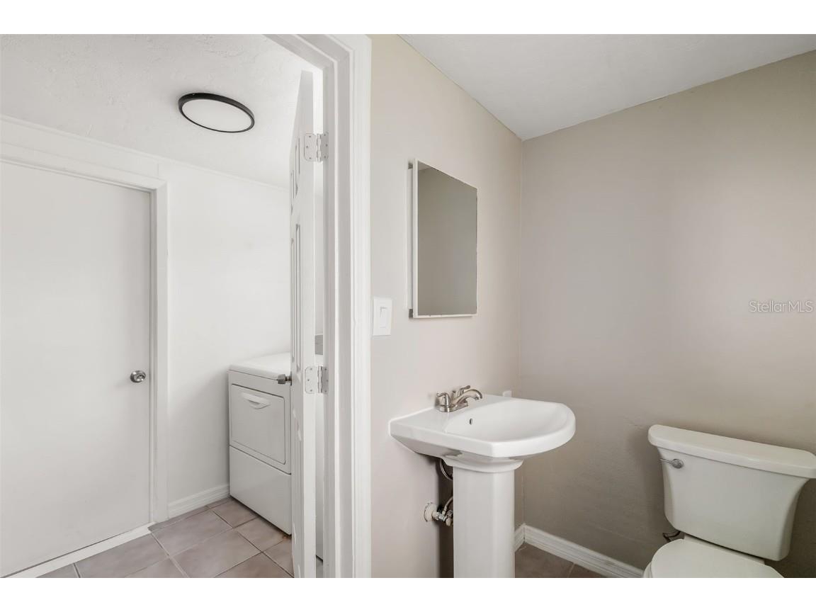 6051 Carlton Avenue Sarasota FL 34231 A4676785 image18