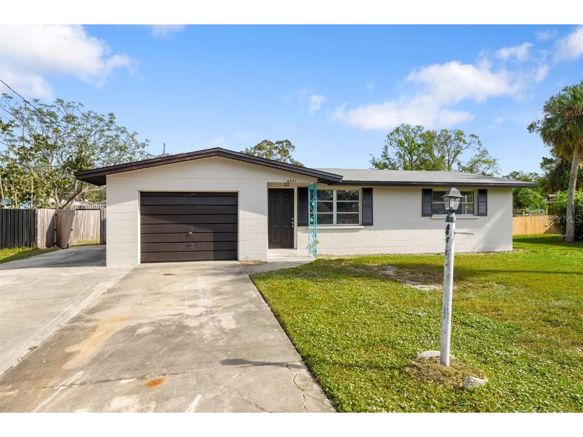 6051 Carlton Avenue Sarasota FL 34231 A4676785 image2