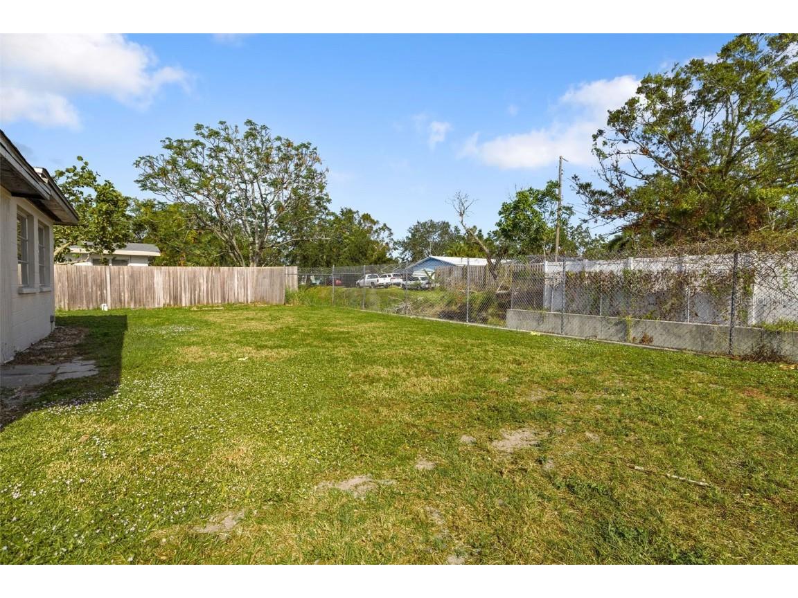 6051 Carlton Avenue Sarasota FL 34231 A4676785 image23