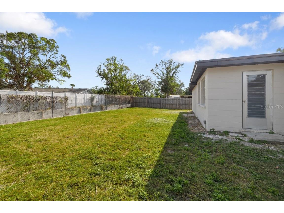 6051 Carlton Avenue Sarasota FL 34231 A4676785 image24