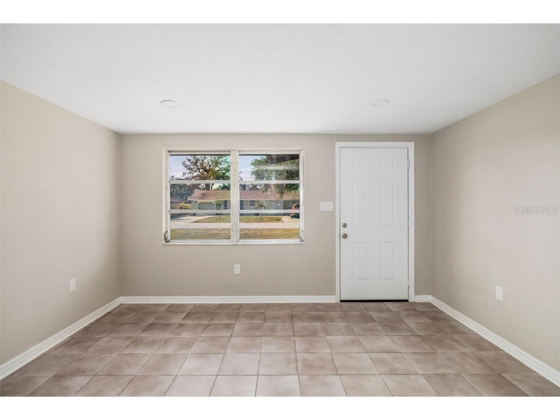 6051 Carlton Avenue Sarasota FL 34231 A4676785 image6