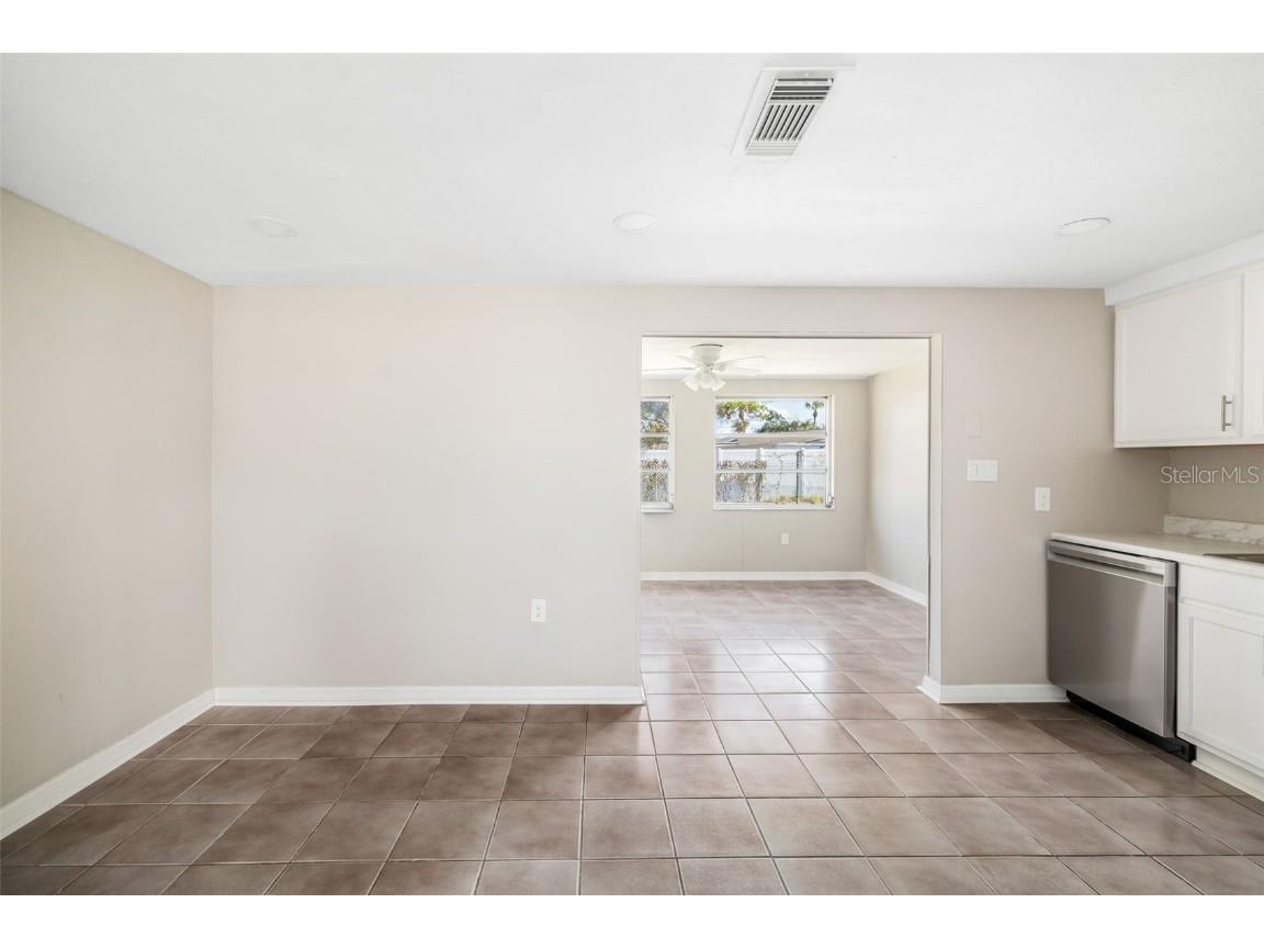 6051 Carlton Avenue Sarasota FL 34231 A4676785 image7