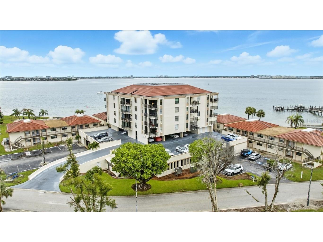 6051 Sun Boulevard #403 Saint Petersburg FL 33715 A4663176 image1