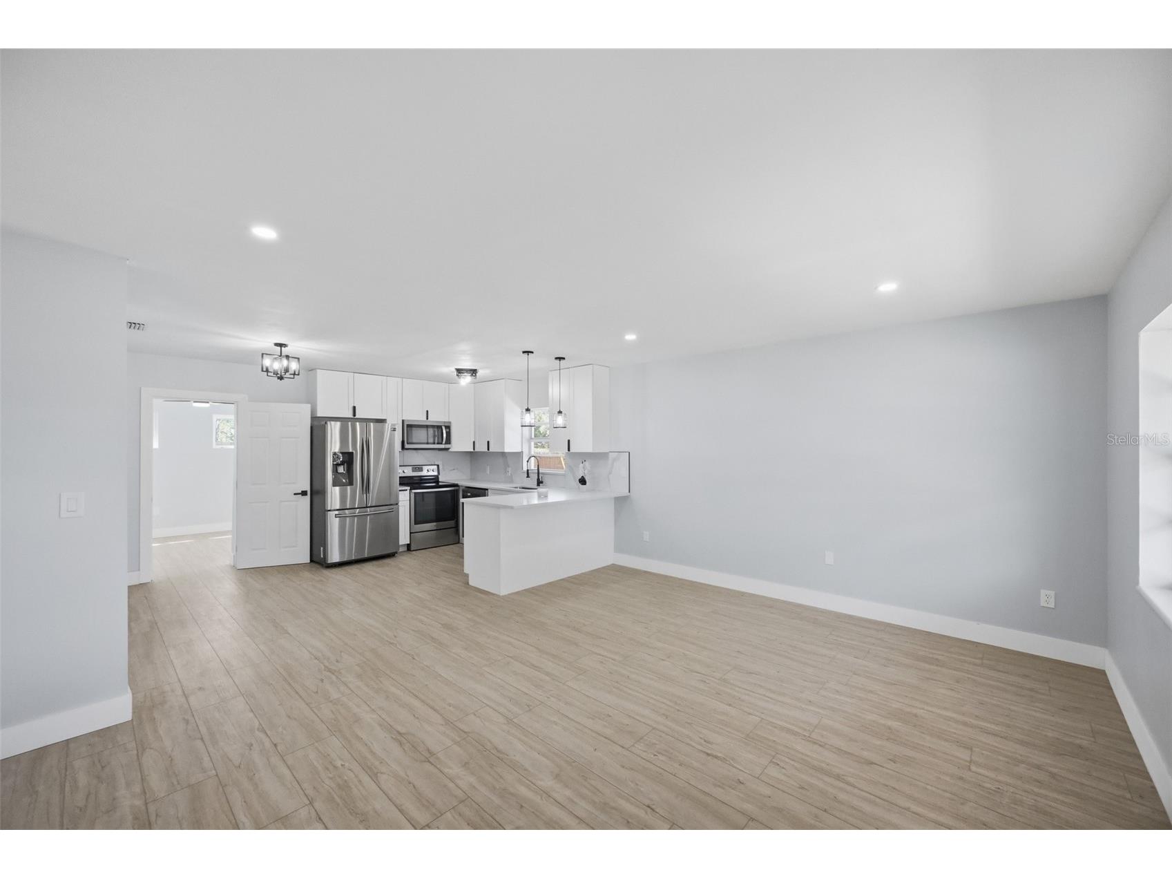 6052 Central Avenue New Port Richey FL 34653 TB8490764 image10