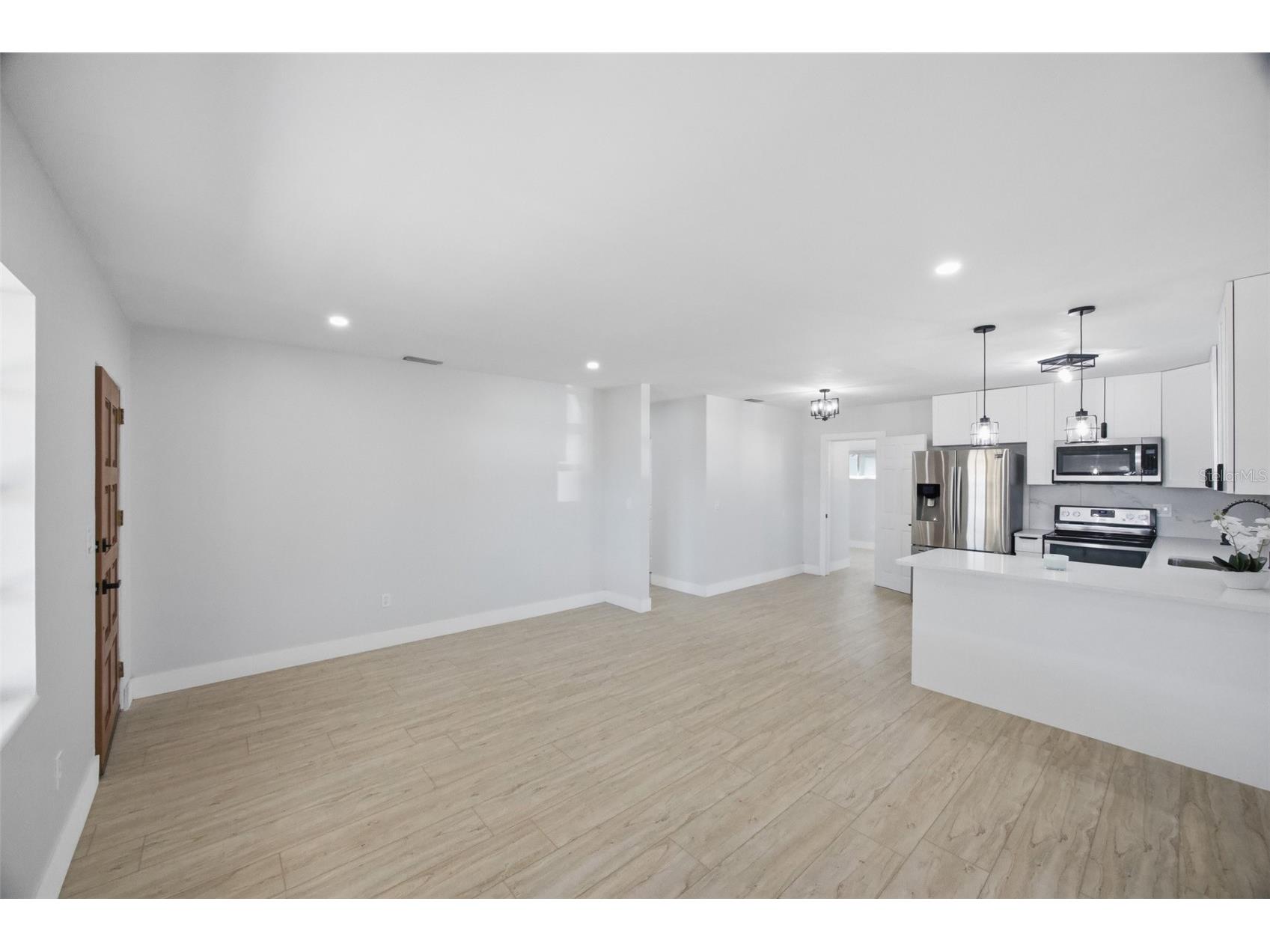 6052 Central Avenue New Port Richey FL 34653 TB8490764 image11