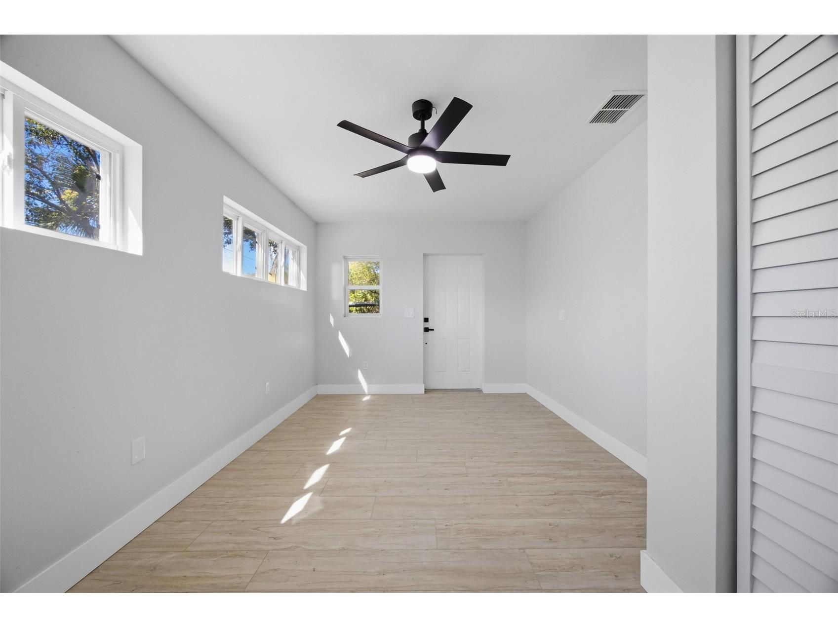 6052 Central Avenue New Port Richey FL 34653 TB8490764 image20