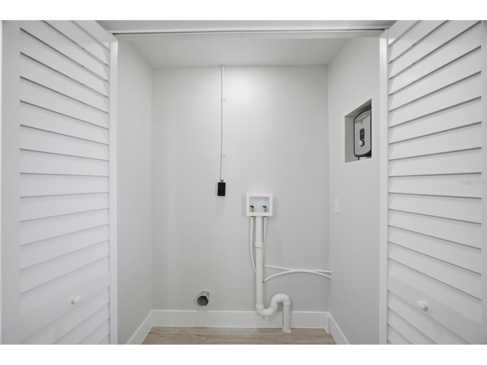 6052 Central Avenue New Port Richey FL 34653 TB8490764 image23