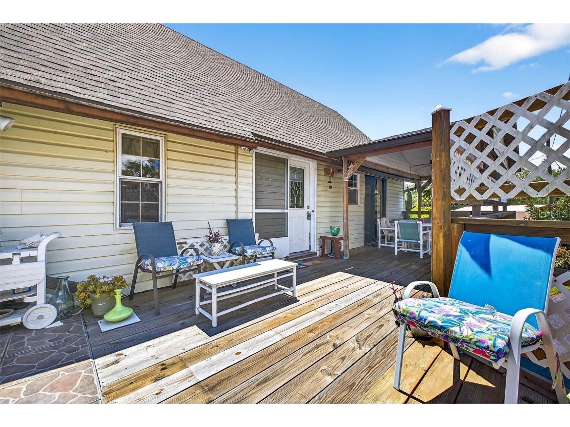 606 Dickman Drive SW Ruskin FL 33570 TB8392528 image2