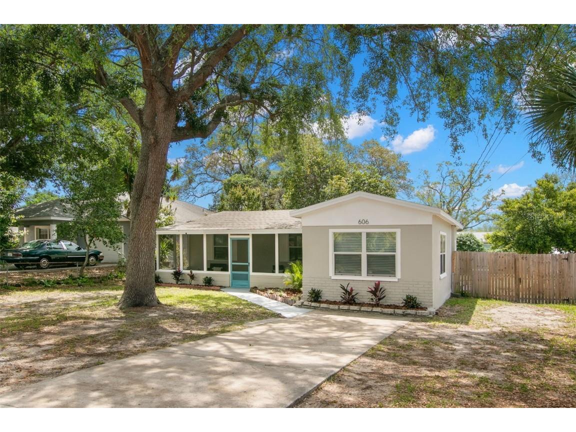 606 E Center Street Tarpon Springs FL 34689 U8237322 image1