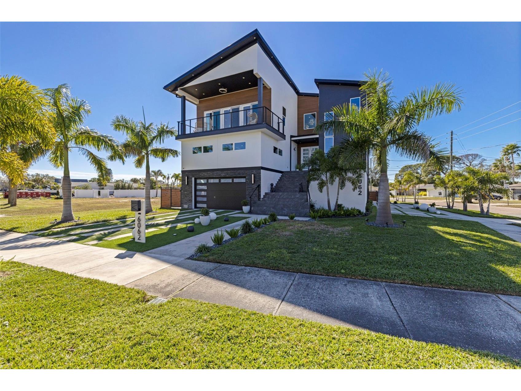 6062 Bayou Grande Boulevard NE Saint Petersburg FL 33703 TB8467428 image1