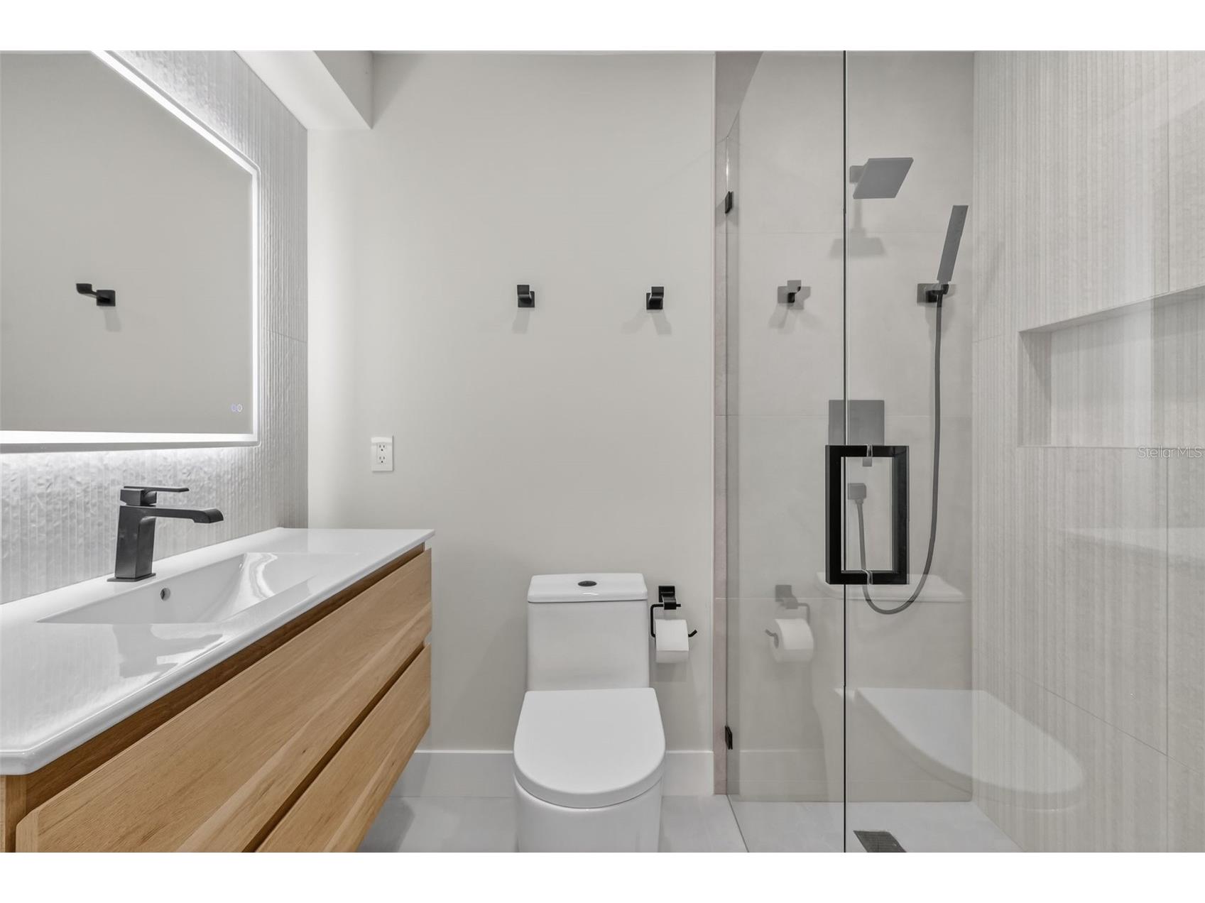 6063 E Peppertree Way #111 Sarasota FL 34242 - INTERCOSTAL WATERWAY A4678611 image23