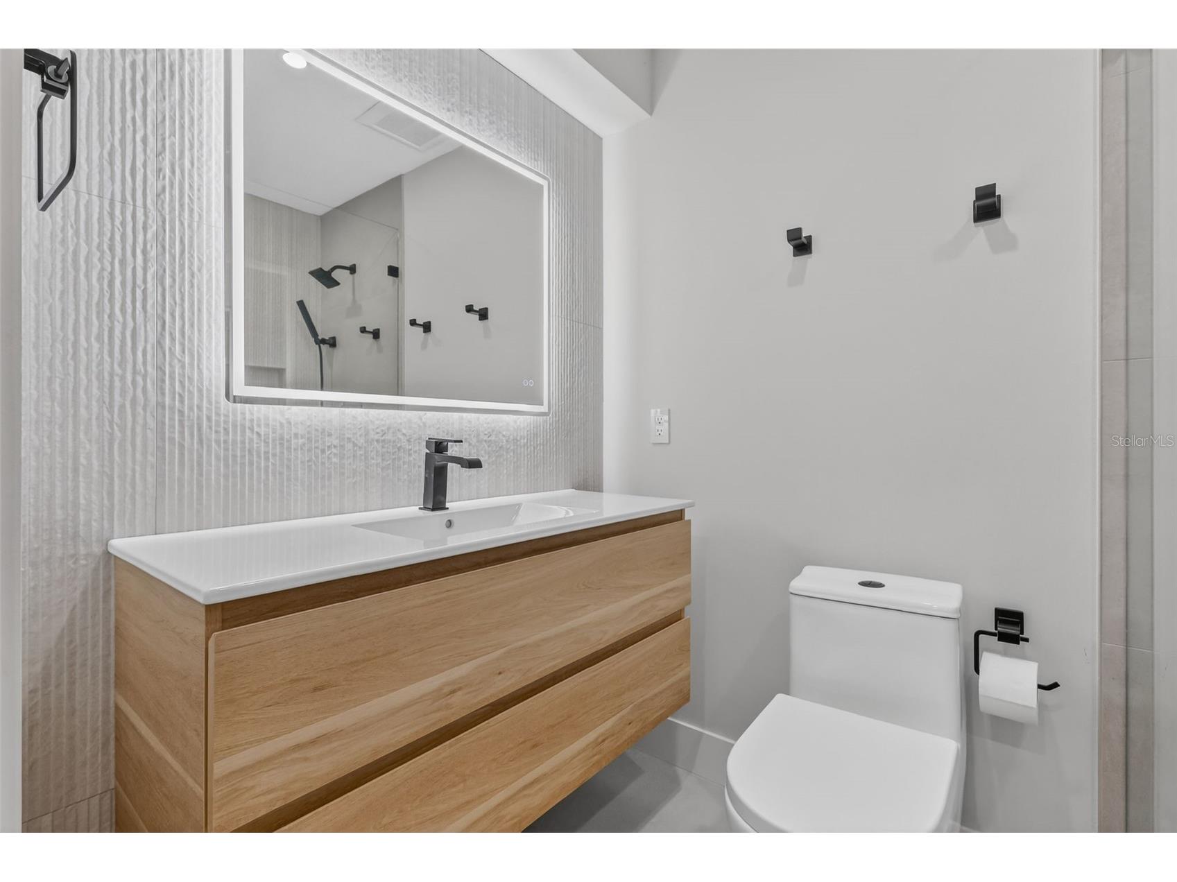 6063 E Peppertree Way #111 Sarasota FL 34242 - INTERCOSTAL WATERWAY A4678611 image24